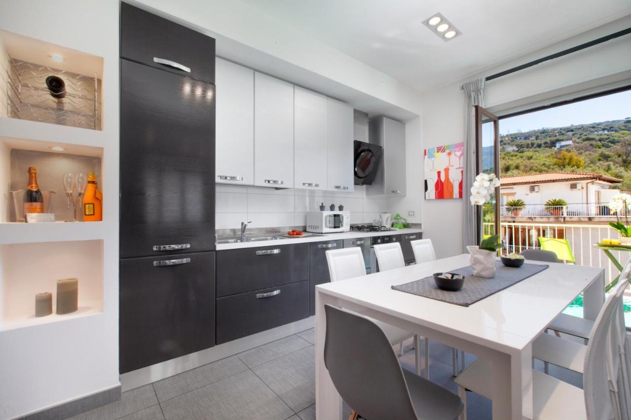 Madame Coco Luxury And Pool Apartment
